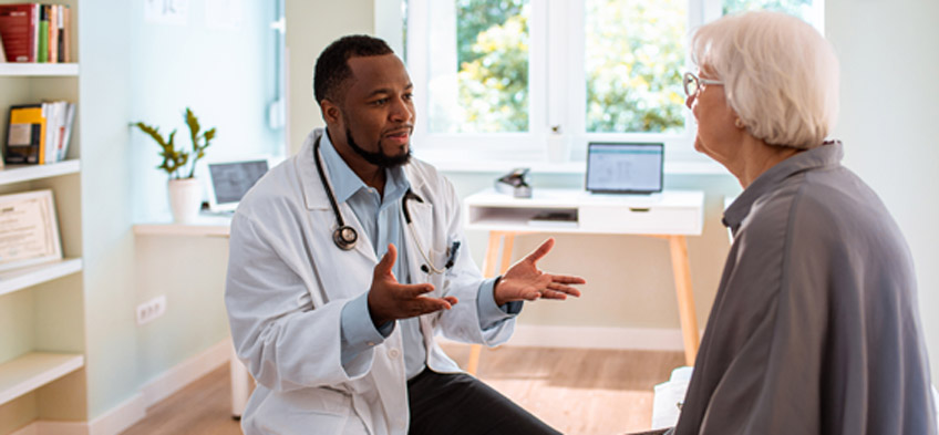 Doctor-answering-patient’s-questions-about-spider-veins-treatment-in-Las-Vegas