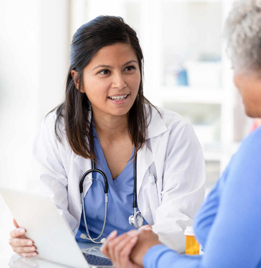 Female-varicose-veins-doctor-in-Las-Vegas-speaking-to-female-elderly-patient